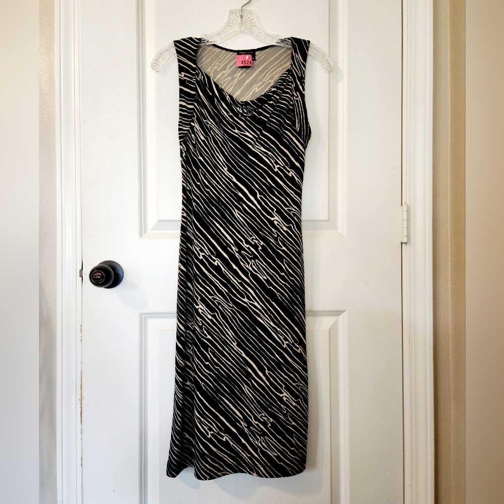 BCBG Black/tan Print fitted dress Soft And Stretchy size XS